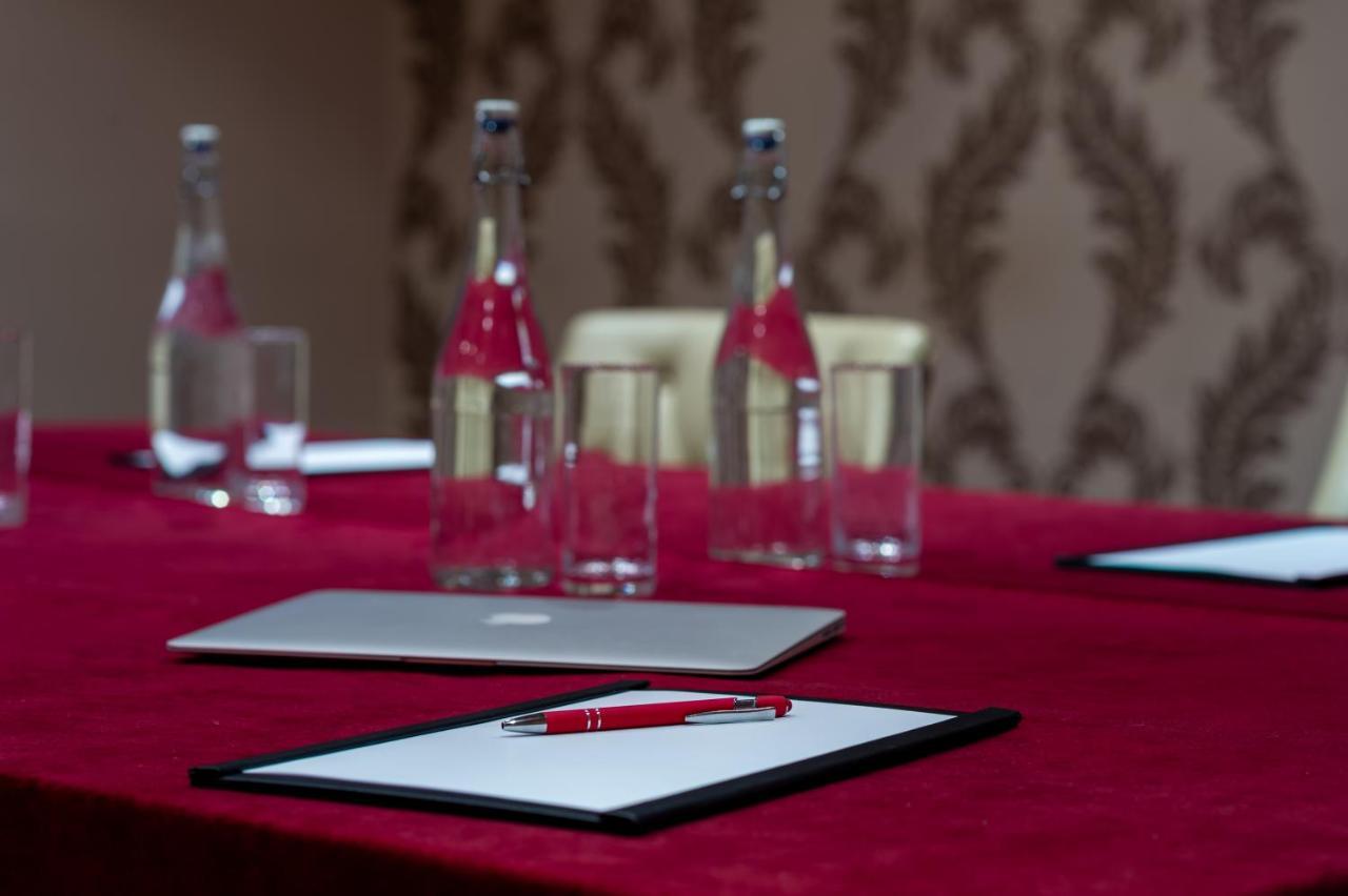 The Carraig Hotel Carrick-on-Suir Extérieur photo