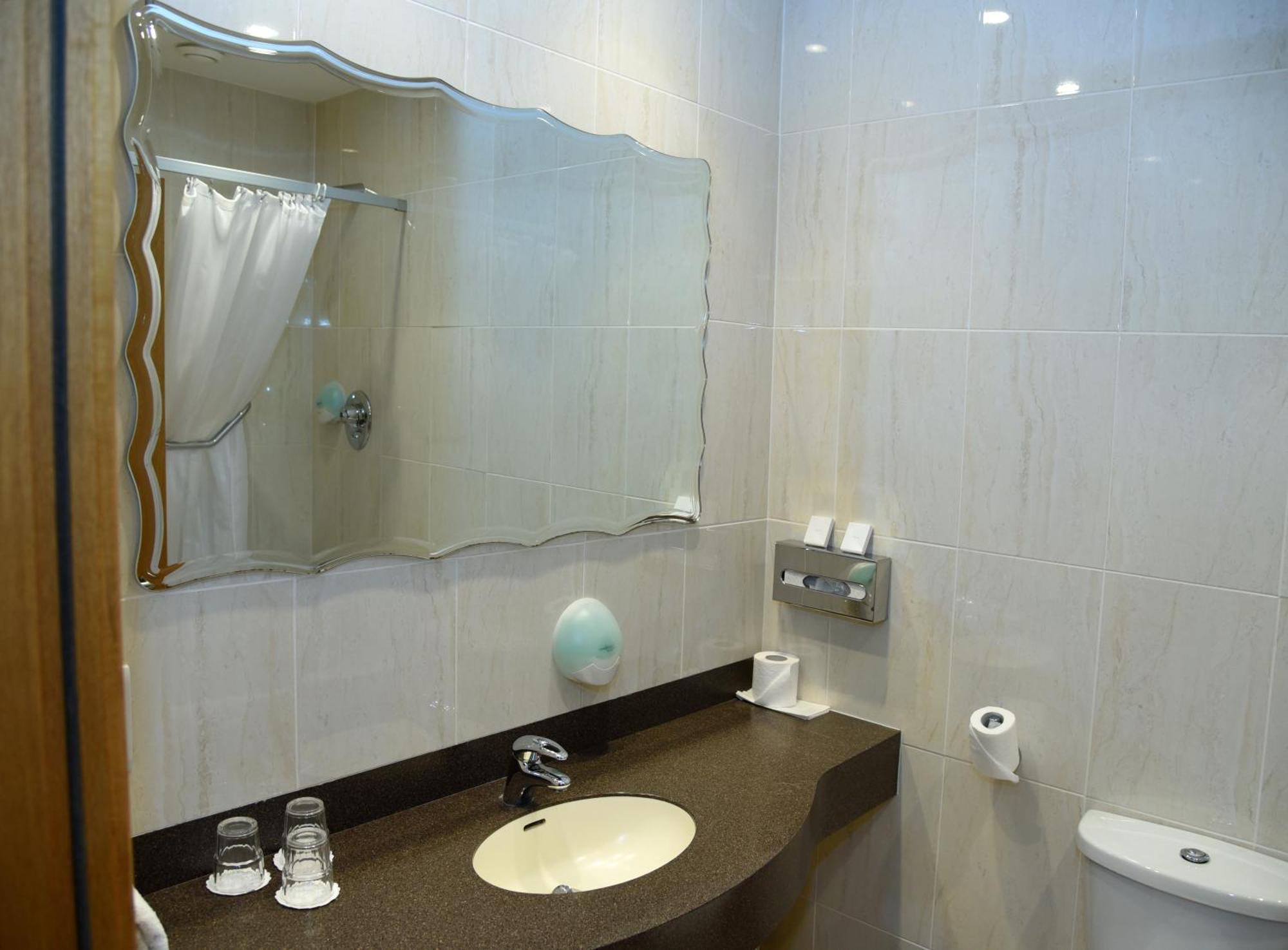 The Carraig Hotel Carrick-on-Suir Extérieur photo